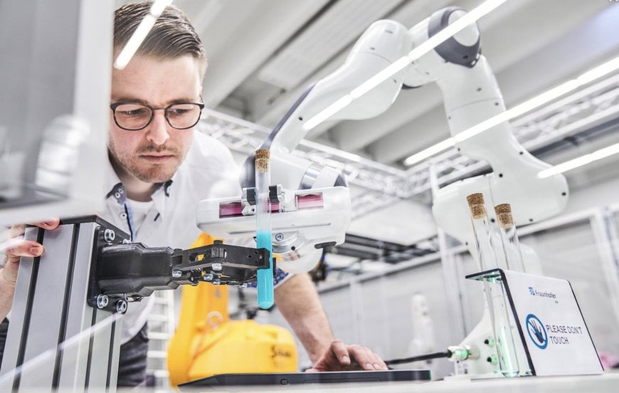 HIGHLY SENSITIVE ROBOT GRIPPER FOR THE FOOD INDUSTRY